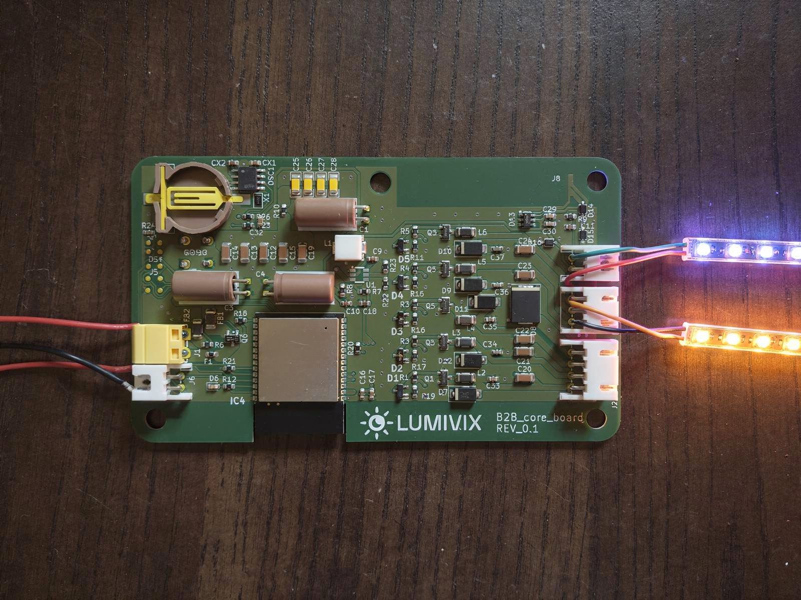 LUMIVIX Core-5 deska řídící dva předpřipojené LED pásky (modrofialový a jantarový) pro Demo Kit